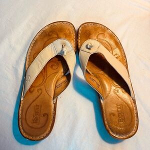 Born Taupe Flip Flop Leather Women Sandals B86811 Size 8M